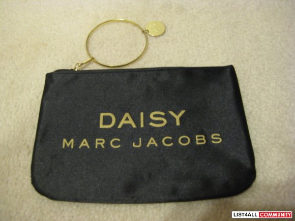 Authentic Marc Jacobs Daisy wristlet with gold tone bracelet and charm