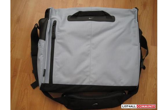 Nike Converge Laptop Messenger Bag