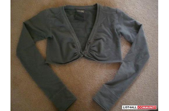reallyyy  cute Me(el) half top w/ 2 buttonsworn:le