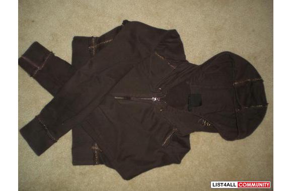 BlendShe half top from lattitude w/ golden outline