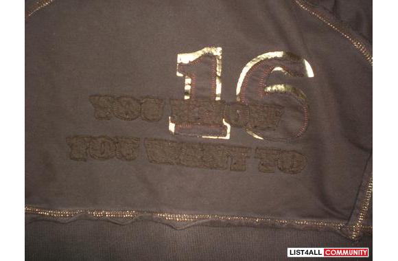 BlendShe half top from lattitude w/ golden outline