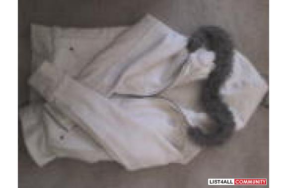 WHITE GROGGY JACKET WITH REALLY SOFT FUR INSIDEits