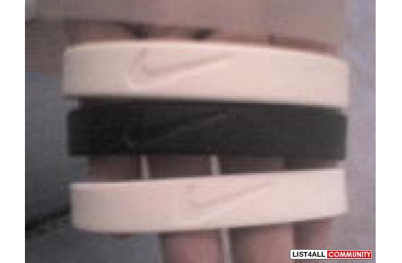 &nbsp;AUTH NIKE RUBBER BRACLETS
