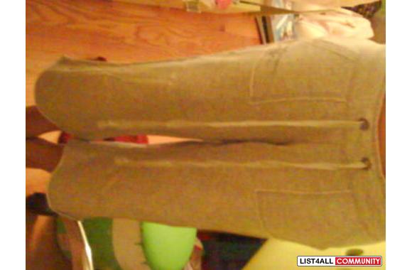 American Eagle cropsfits all sizes because you tie