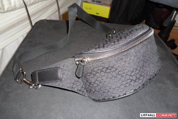 COACH - AUTHENTIC fanny pack in BLACK (retail $80) :: kjlee :: List4All
