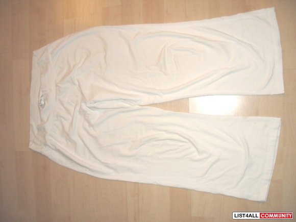 Capri stretchy maternity pants- white