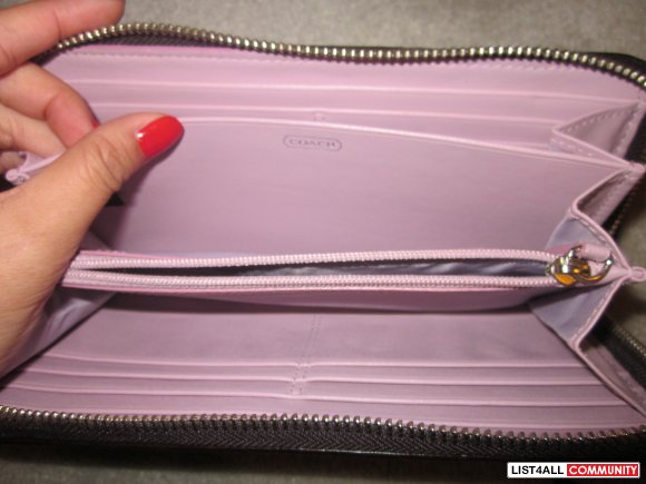 coach wallets inside