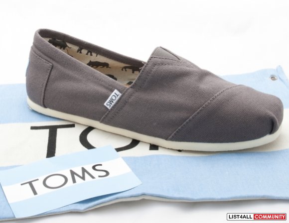 NEVER WORN TOMS, tags and bag included
