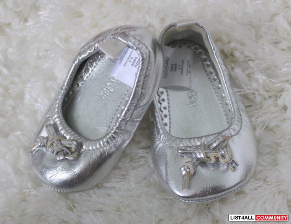 Gap leather silver baby slip on shoes 0-3 months
