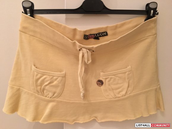 Size6 Volcom pale yellow mini skirt