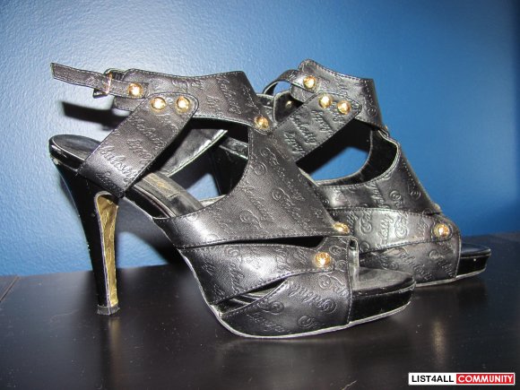 Fabulosity Black Shoes with Gold Accent Size 7