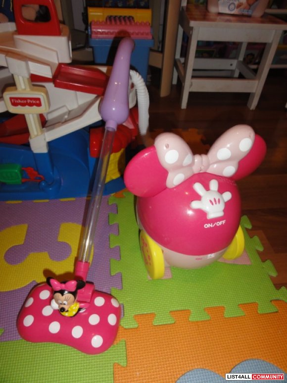 disney store minnie mouse toy vacuum cleaner
