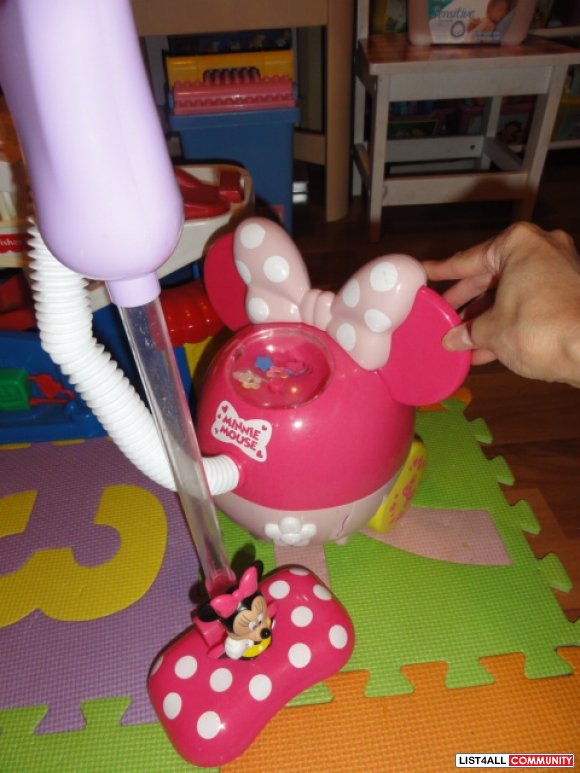 disney store minnie mouse toy vacuum cleaner