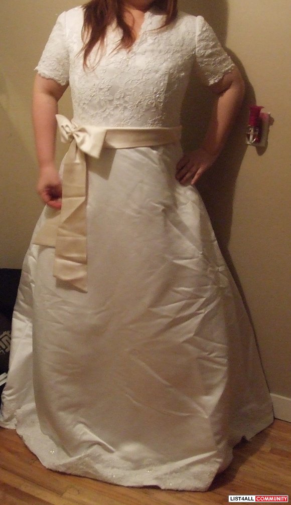 Beautiful wedding gown-brand new-will let go with a reasonable price!