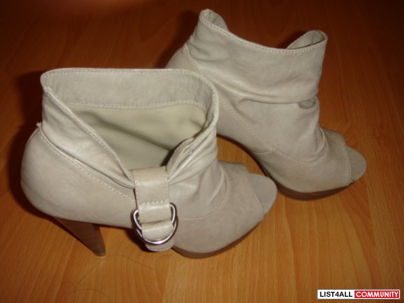 Ankle boot (size 7)