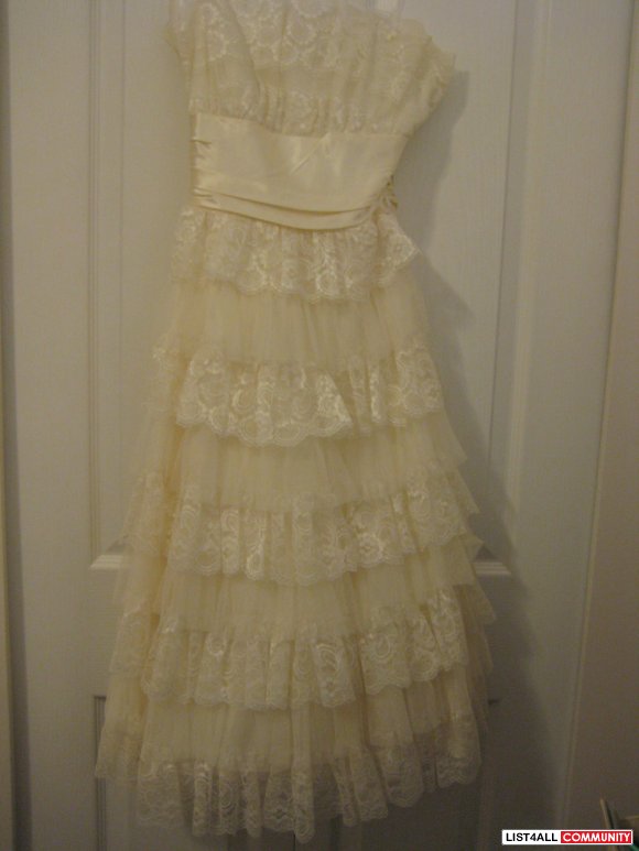 IVORY/CREAM STRAPLESS EVENING DRESS (perfect for a fun PROM!)