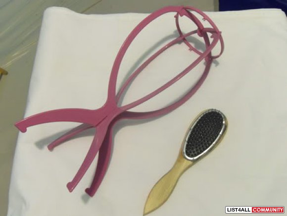 Folding Wig Stand (pink) + Wig Comb
