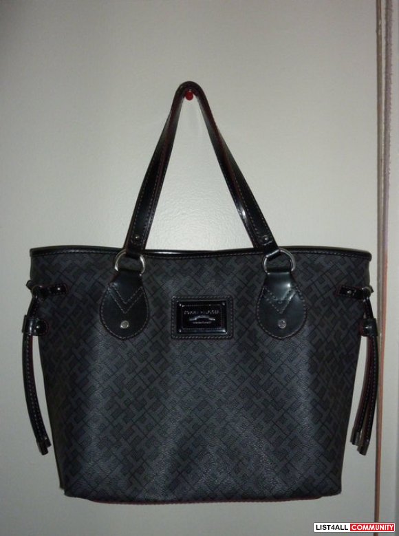 SALE: $60 *Brand new Tommy Hilfiger Bag