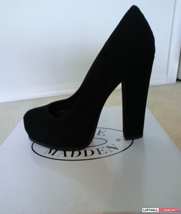 Brand New Steve Madden black high heel!